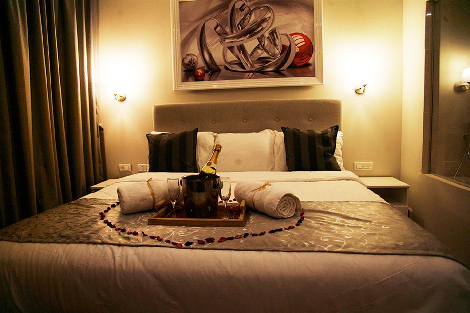 Lenis Hotel Tel Aviv Esterno foto