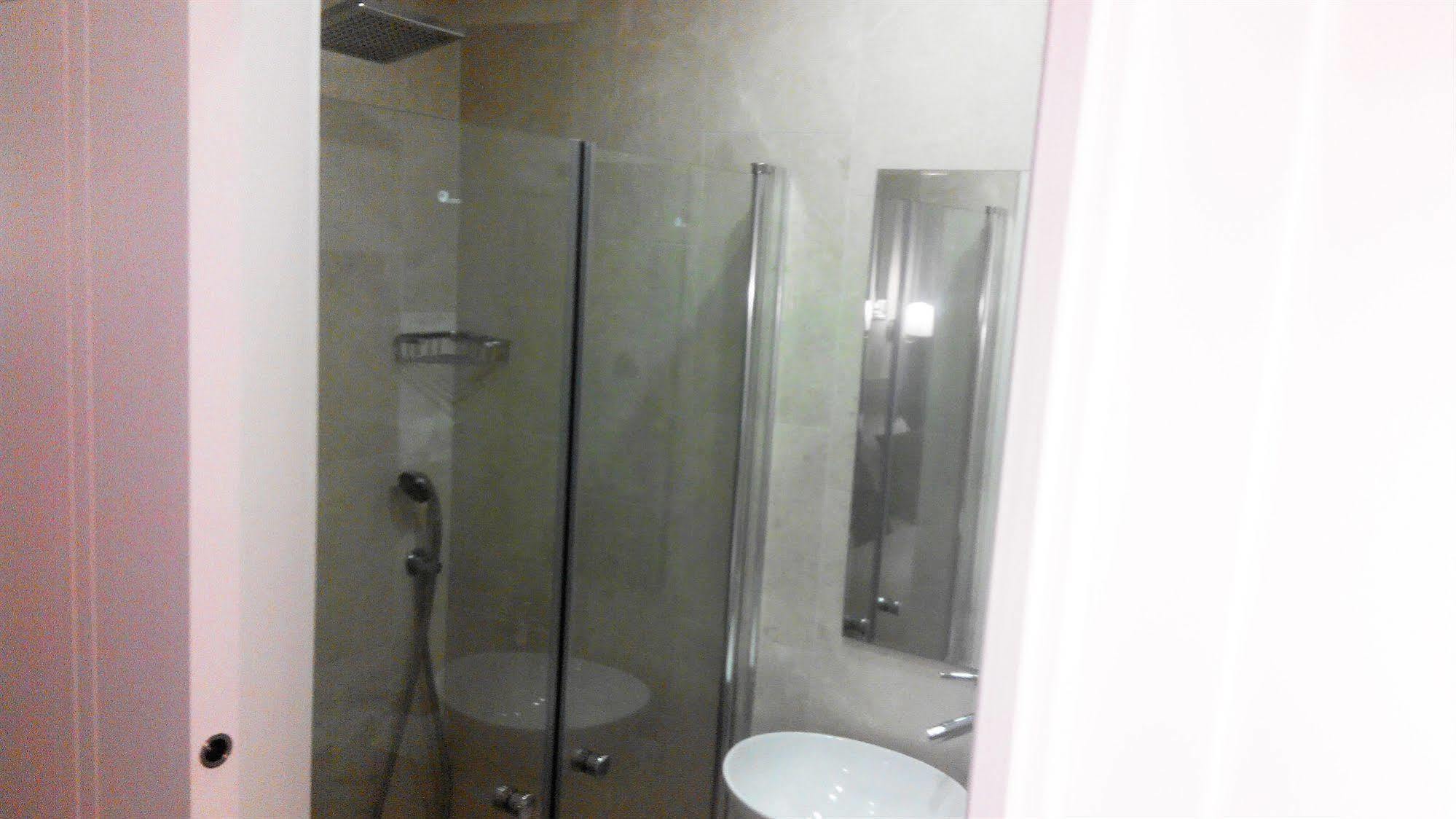 Lenis Hotel Tel Aviv Esterno foto